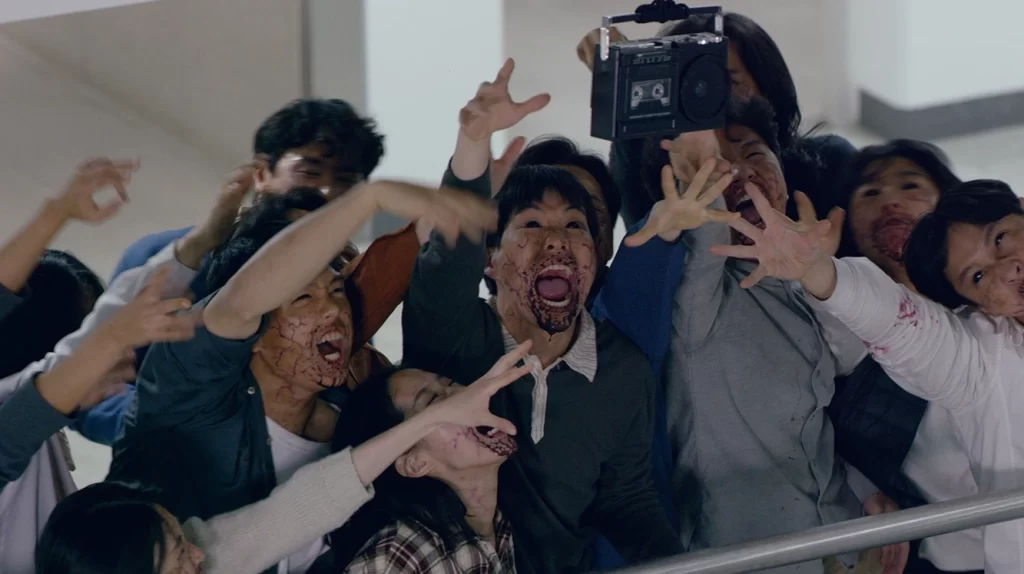 รีวิว Gangnam Zombie | ที่นี่... กำลังถูกความคลั่งปิดตาย